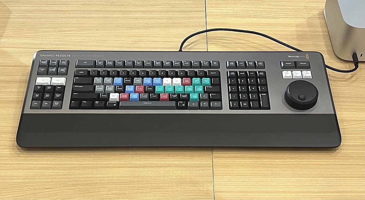 DaVinci Resolve専用の編集用キーボード